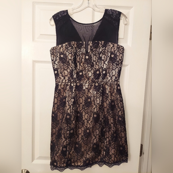 Laundry By Shelli Segal Dresses & Skirts - Laundry by Sheli Segal black floral lace sheer sleeves mini cocktail dress sz 6